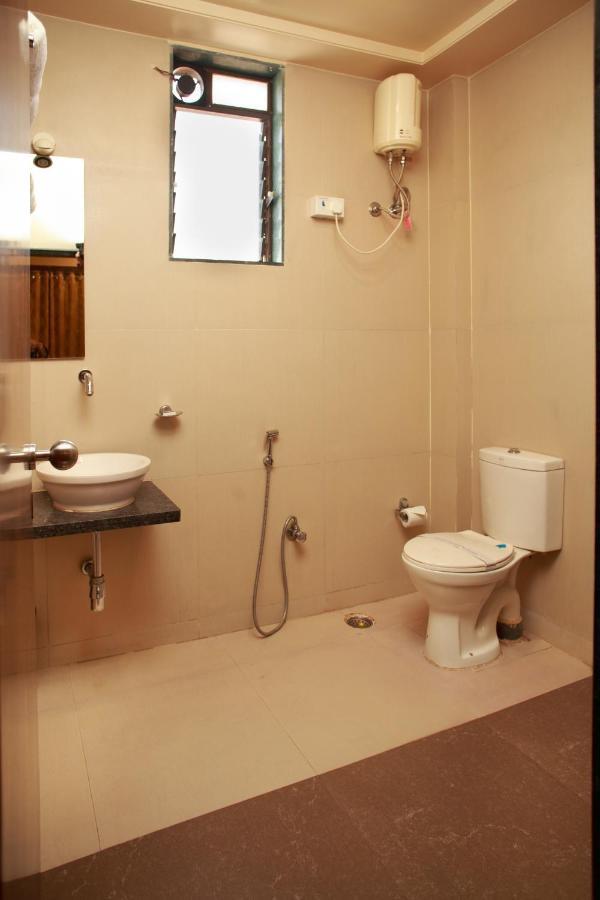 Vegas Residency Hotel Kalyan Bagian luar foto