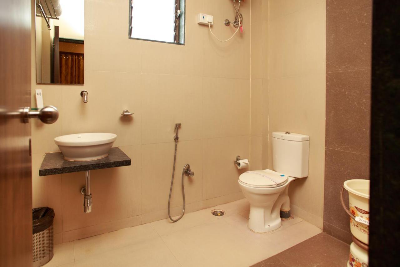 Vegas Residency Hotel Kalyan Bagian luar foto