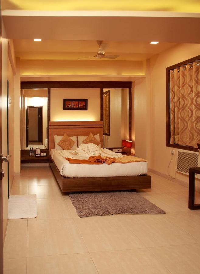 Vegas Residency Hotel Kalyan Bagian luar foto