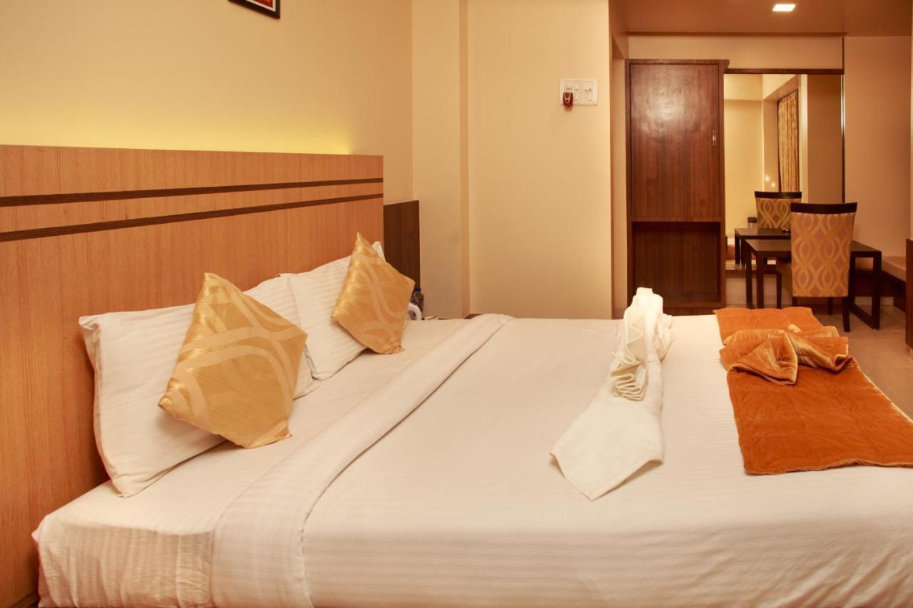 Vegas Residency Hotel Kalyan Bagian luar foto