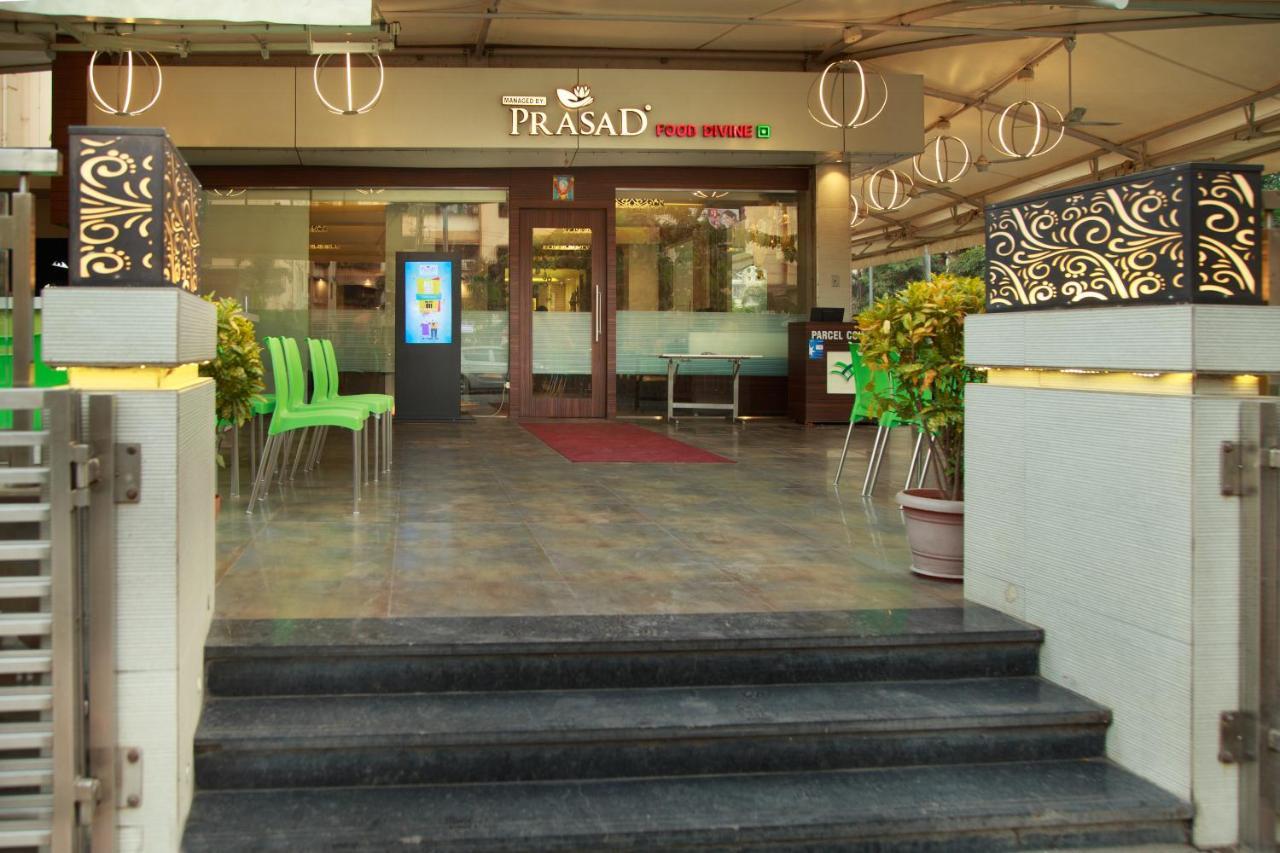 Vegas Residency Hotel Kalyan Bagian luar foto